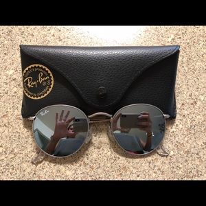 Silver/light blue round ray bans! Perf condition